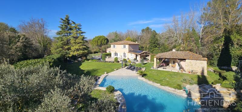 Agent mandataire immobilier Ventabren Ventabren 174m² 5 chambres piscine transports école