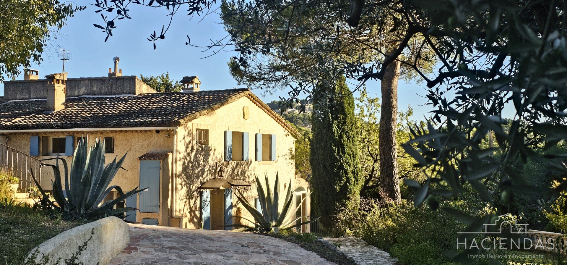 Agent mandataire immobilier Ventabren Ventabren 174m² 5 chambres piscine transports école