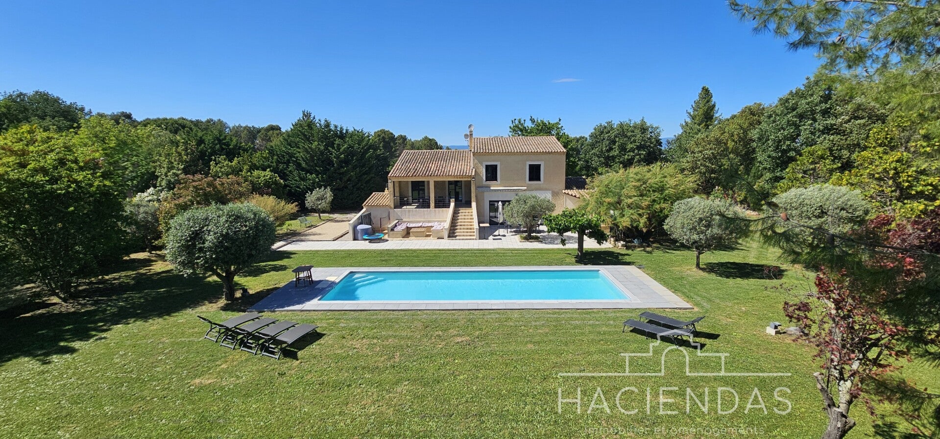 Agent mandataire immobilier Ventabren Ventabren 174m² 5 chambres piscine transports école