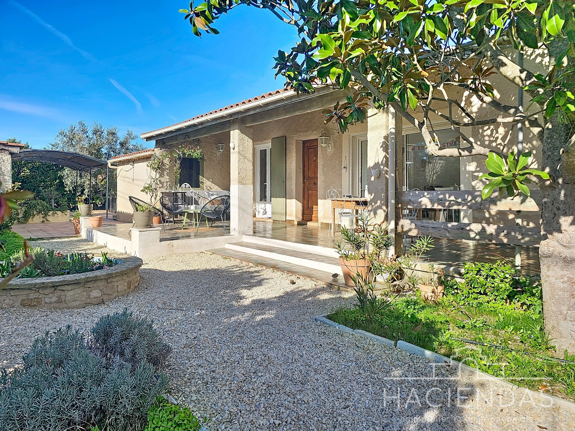 Agent mandataire immobilier Ventabren Ventabren 174m² 5 chambres piscine transports école