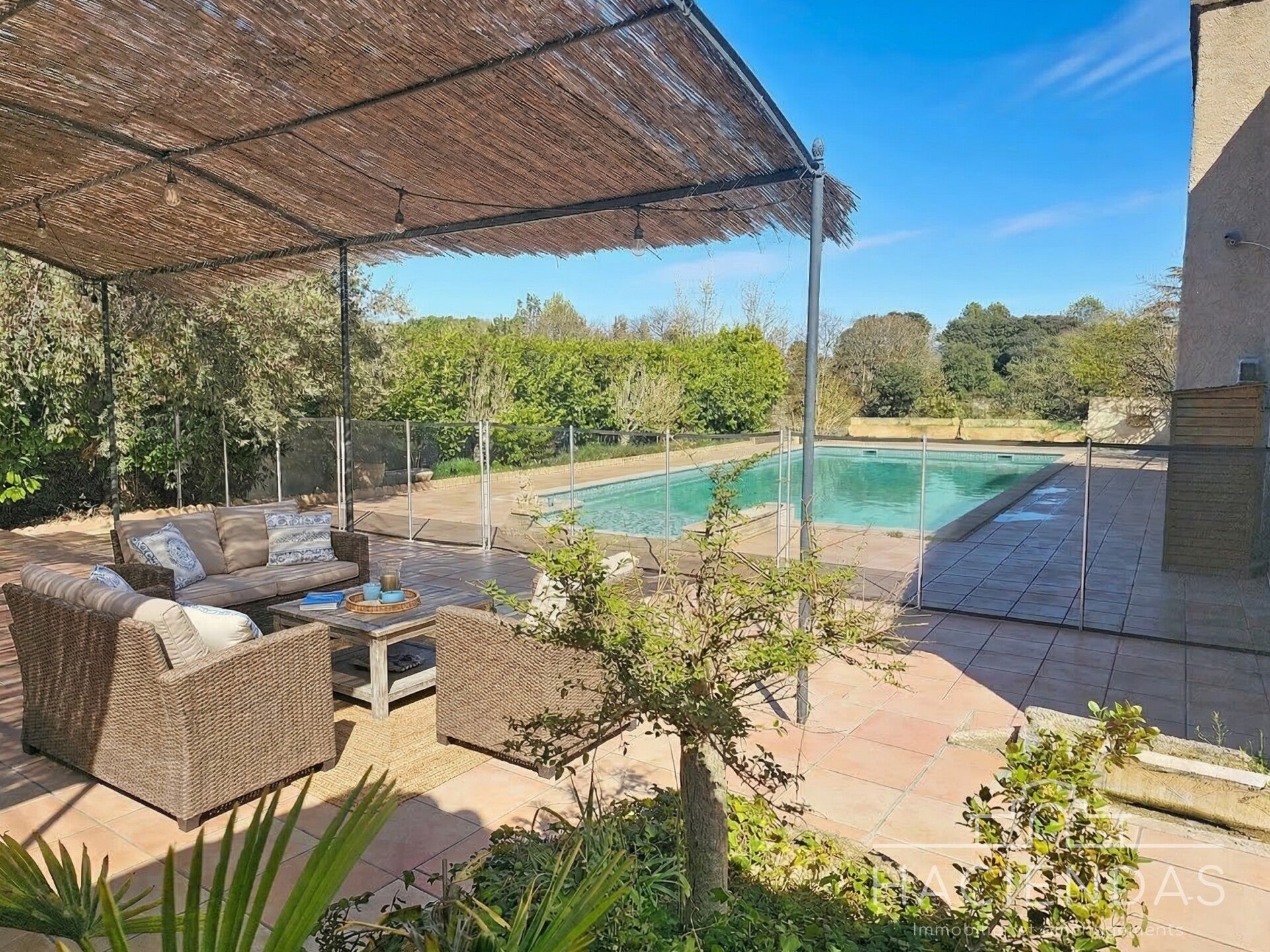 Agent mandataire immobilier Ventabren Ventabren 174m² 5 chambres piscine transports école