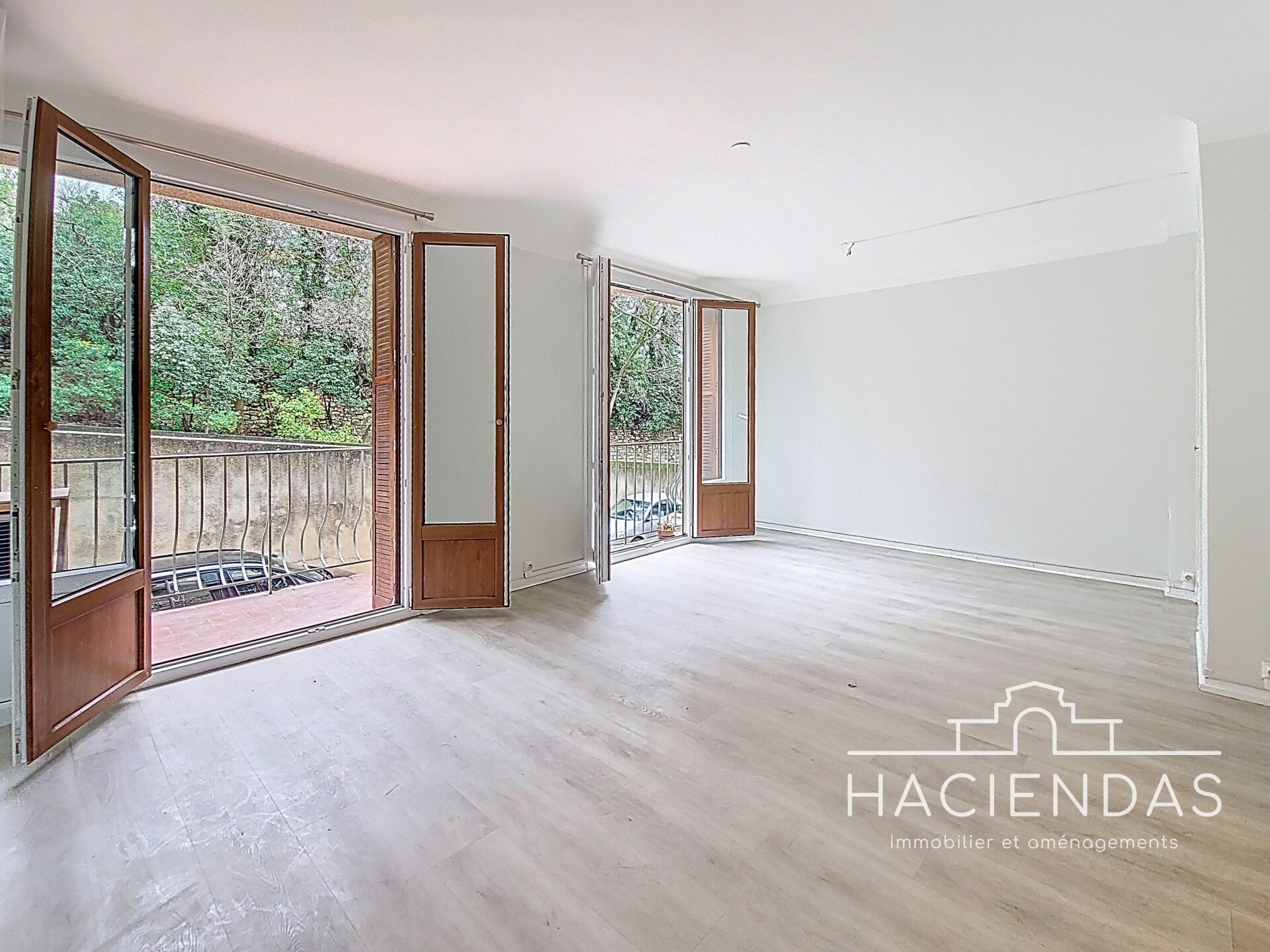 Agent mandataire immobilier Ventabren Ventabren 174m² 5 chambres piscine transports école