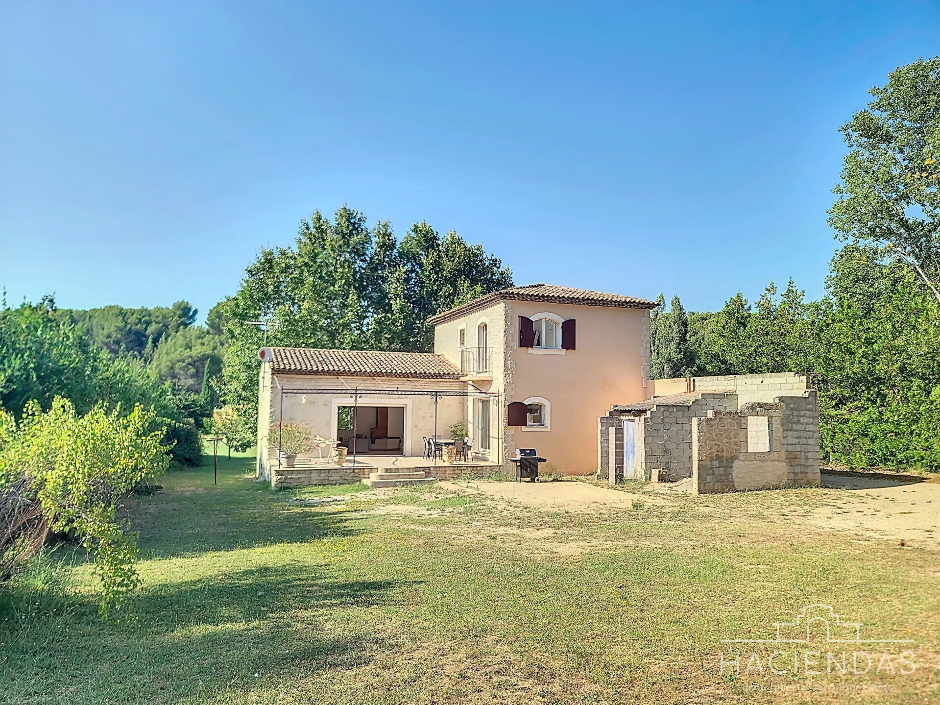 Agent mandataire immobilier Ventabren Ventabren 174m² 5 chambres piscine transports école