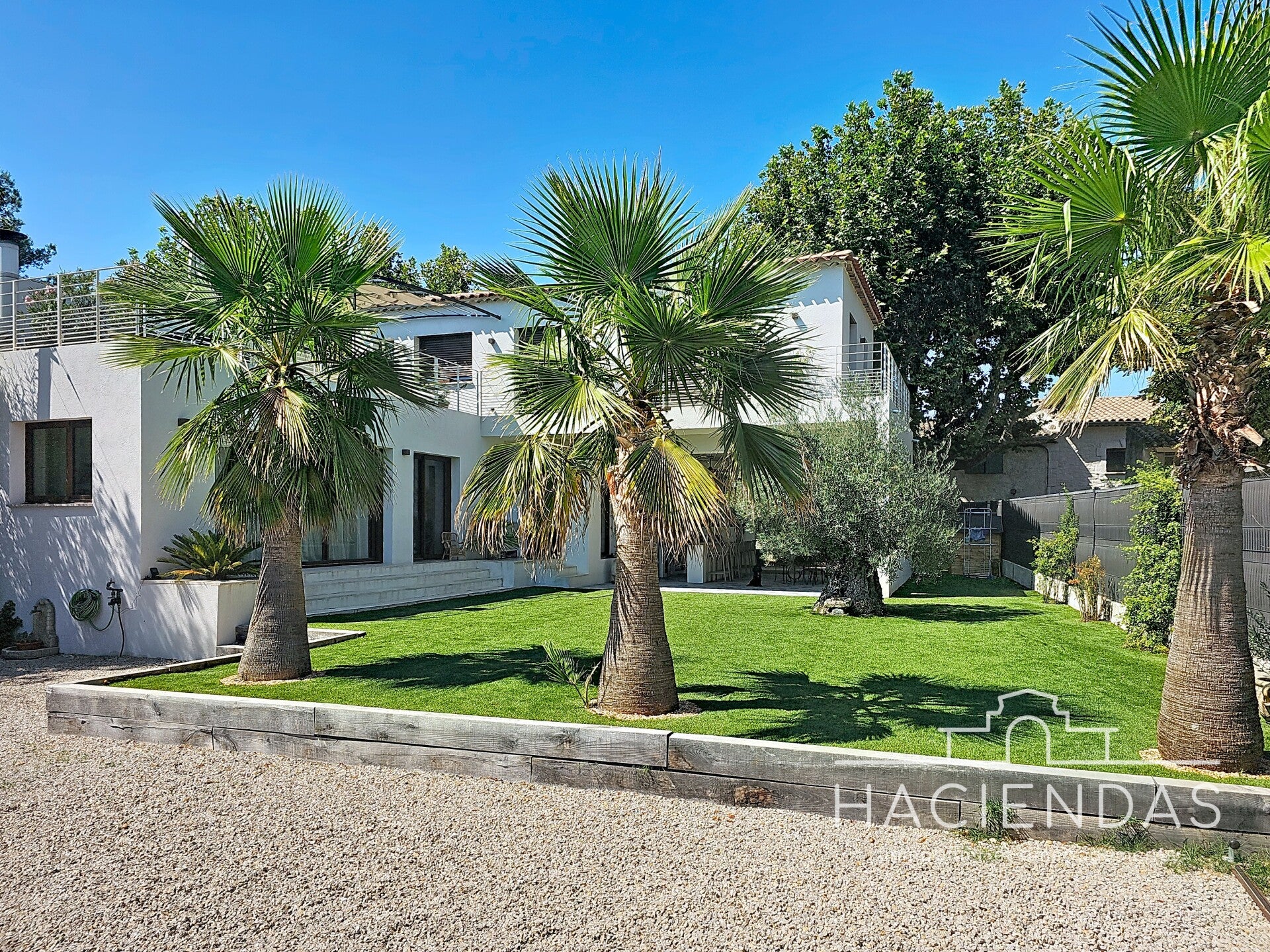 Agent mandataire immobilier Ventabren Ventabren 174m² 5 chambres piscine transports école