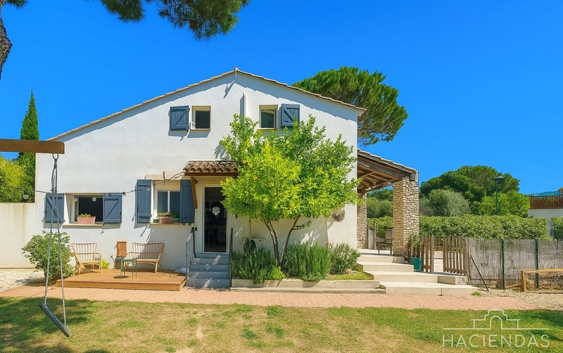 Agent mandataire immobilier Ventabren Ventabren 174m² 5 chambres piscine transports école