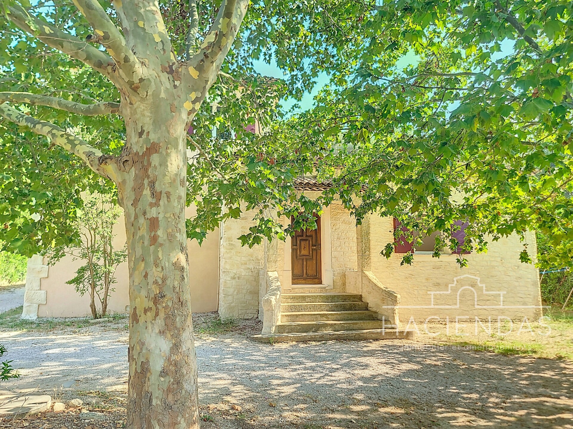 Agent mandataire immobilier Ventabren Ventabren 174m² 5 chambres piscine transports école