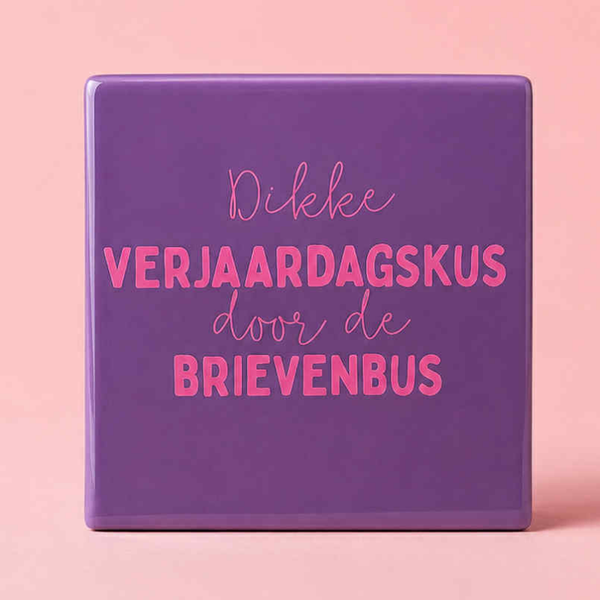 Tegeltje, Dikke Verjaardagskus door de Brievenbus