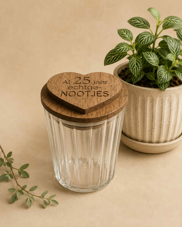 Glazen pot met houten deksel, Al 25 jaar echtge-NOOTJES