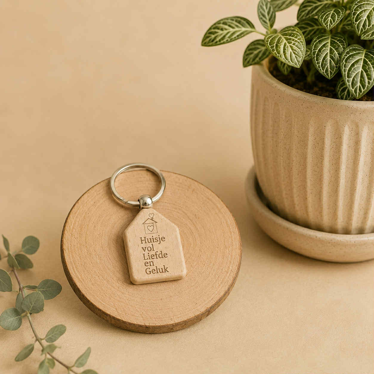 Houten Sleutelhanger, Huisje vol Liefde en Geluk