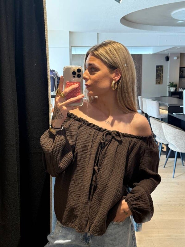 Nora off shoulder bruin