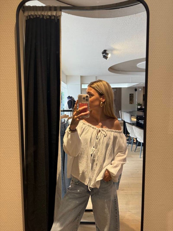 Nora off shoulder  wit