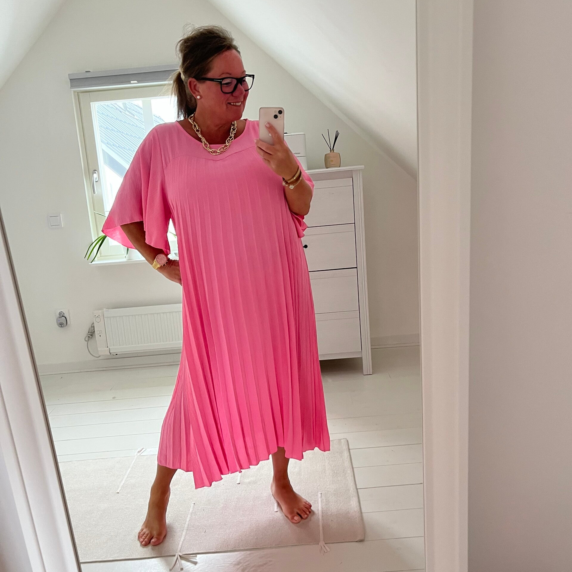 Plisserad långklänning rosa