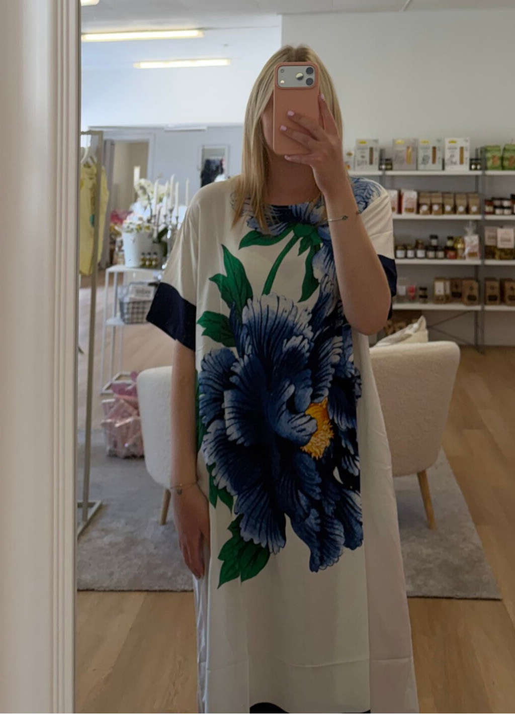 Klänning stora blommor marin