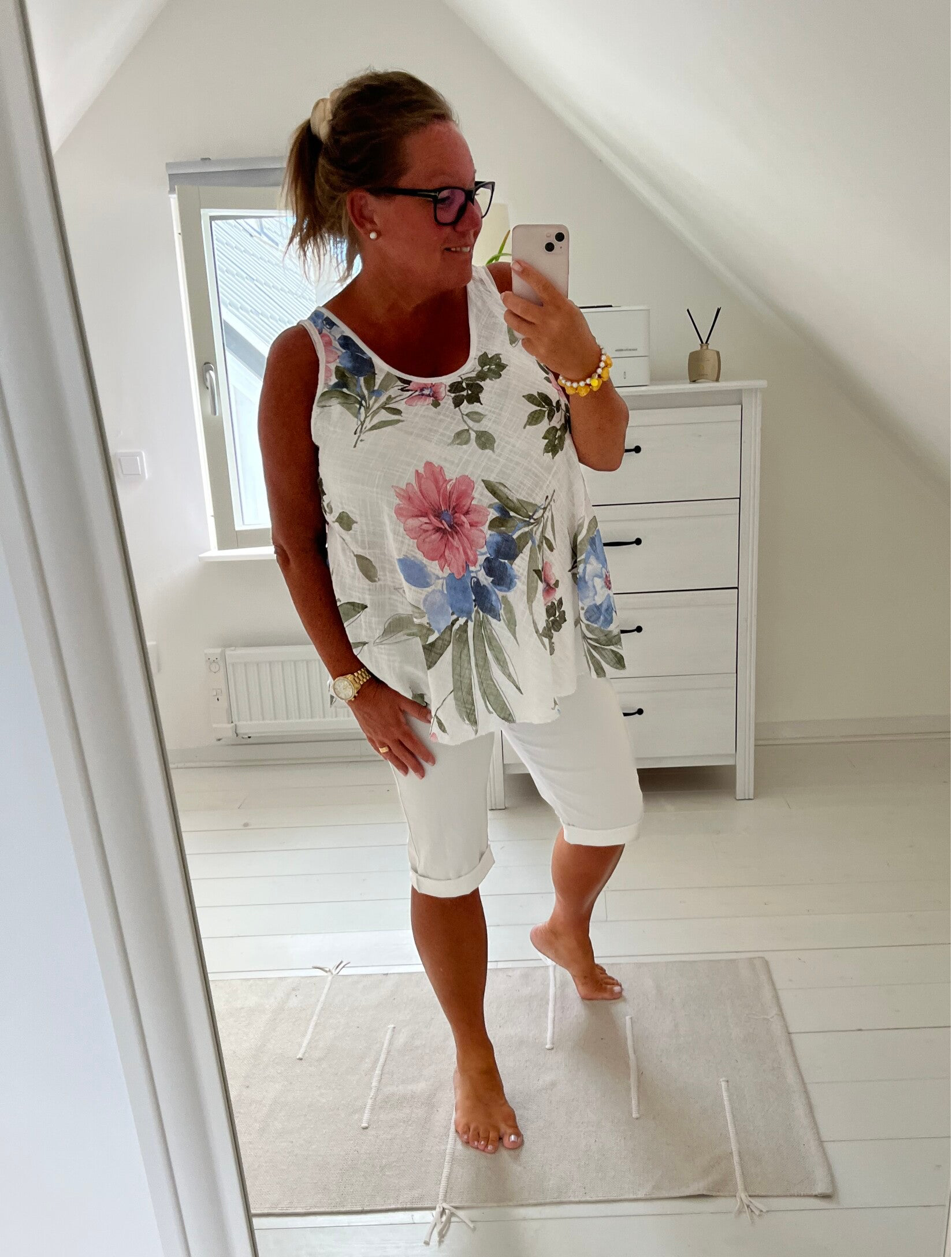 Blommigt linne vit