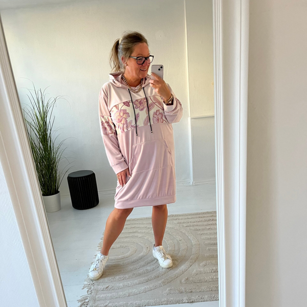 Blommig velourklänning rosa