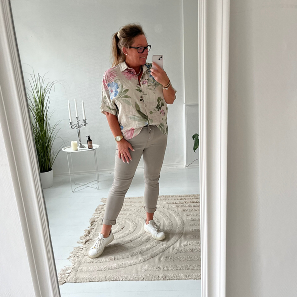 Blommig bomullsskjorta beige