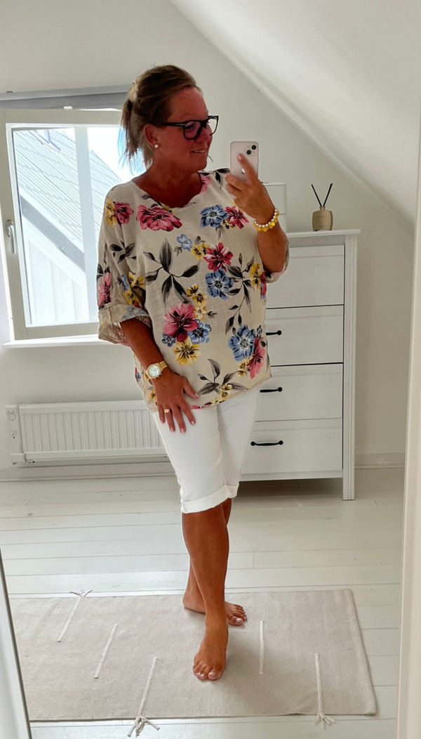 Blommig blus beige