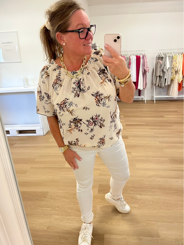 Beige blus med blommor