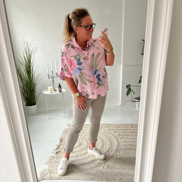 Blommig bomullsskjorta rosa