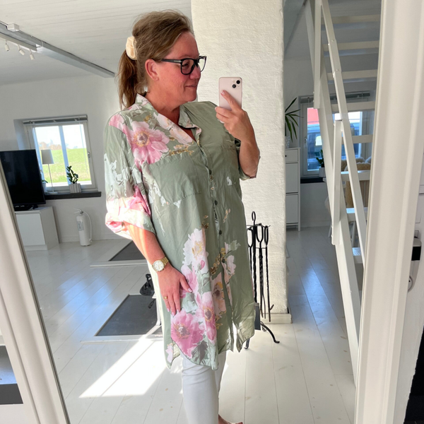 Blommig långskjorta khaki