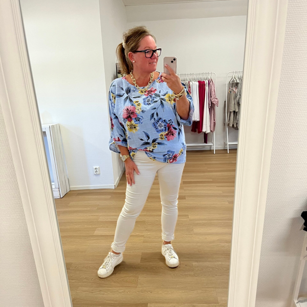 Blå blommig bomullsblus