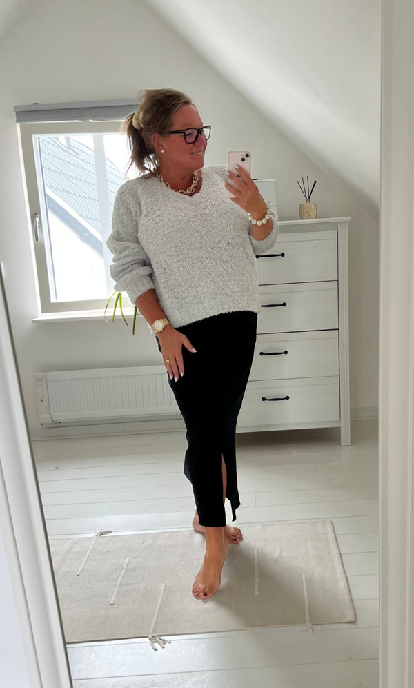 Gosig stickad tröja ljusgrå
