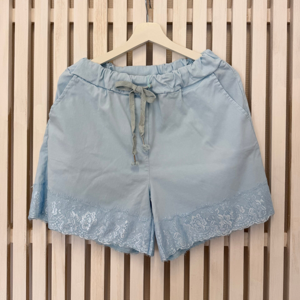 Magiska shorts spetskant ljusblå