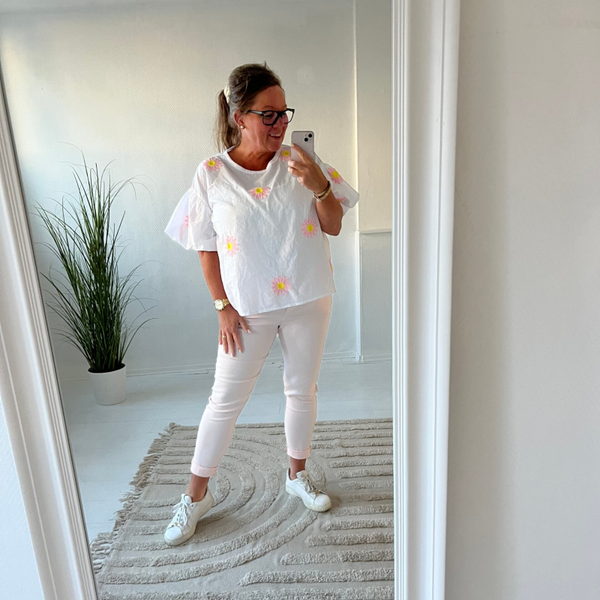 Magisk blus med blommor Vit