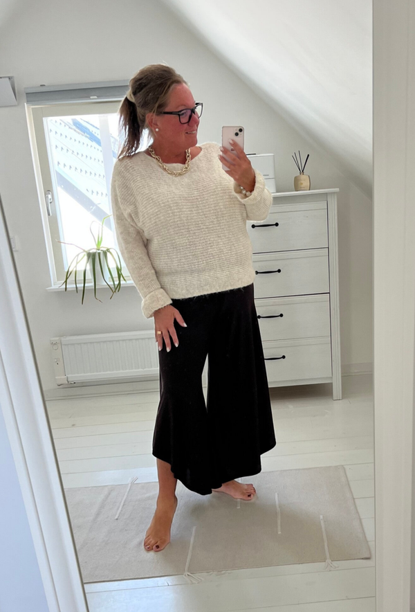 Stickad tröja ljusbeige