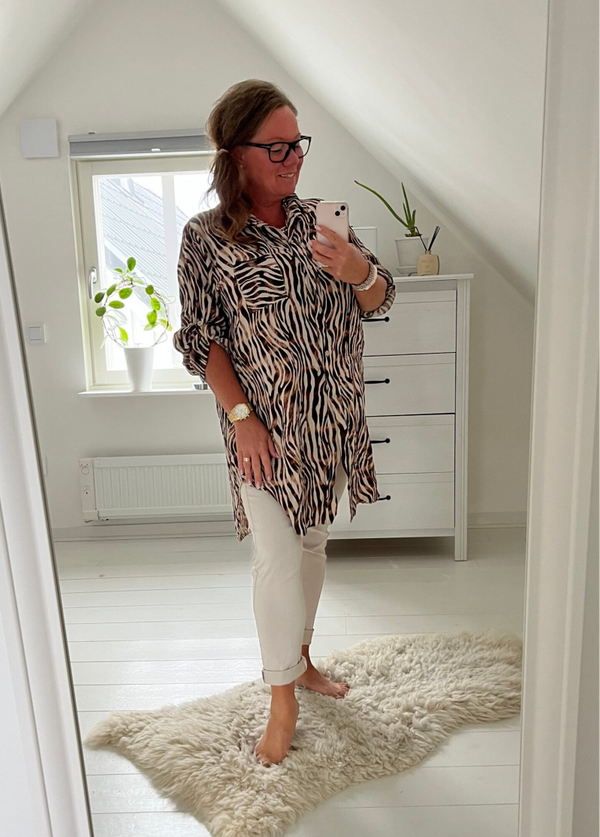 Långskjorta zebra beige