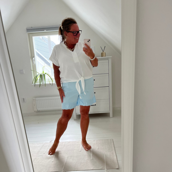 Magiska shorts spetskant ljusblå