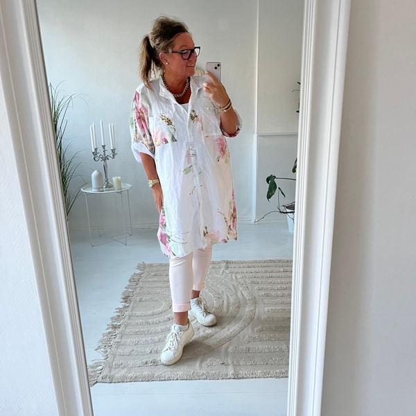 Blommig långskjorta vit