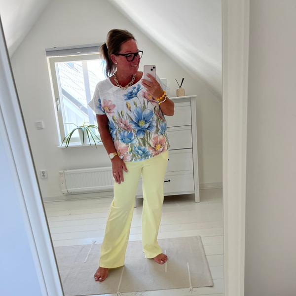 Blommig topp vit