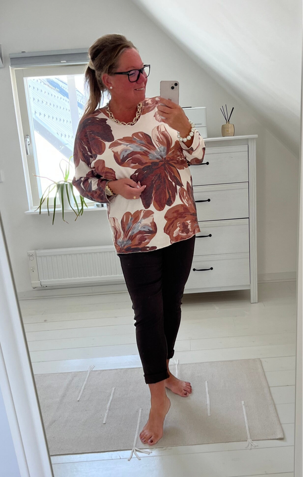 Mönstrad blommig tröja brun