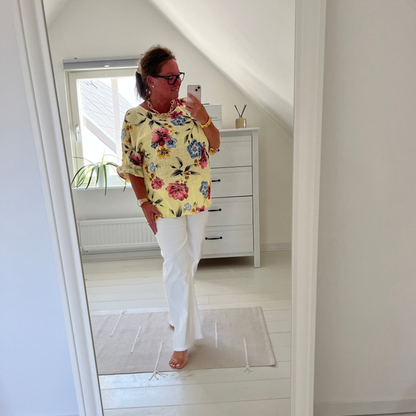 Blommig blus gul