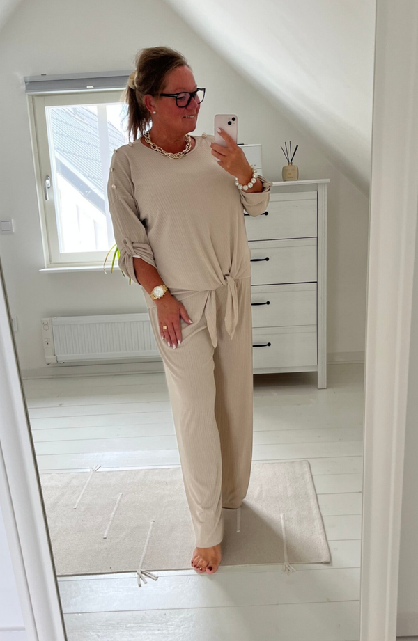 Tröja beige guld knappar