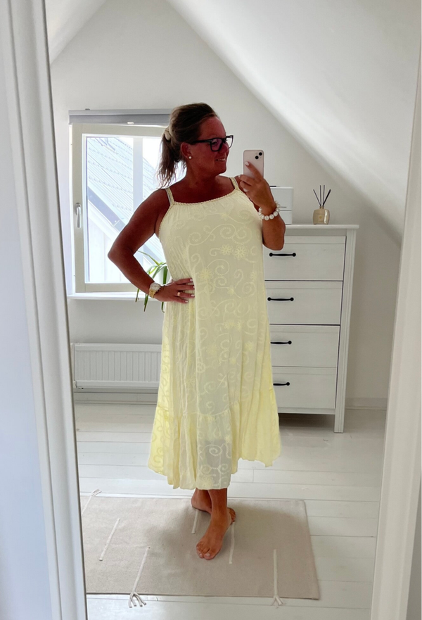 Romantisk klänning gul