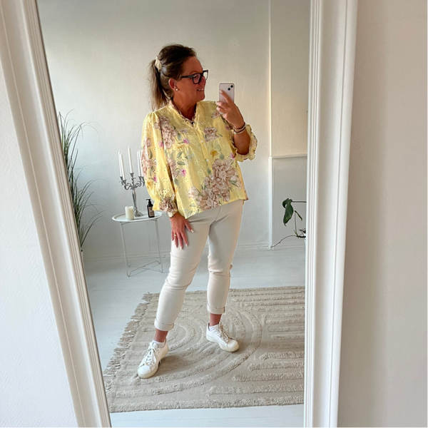 Gulblommig bomullsblus