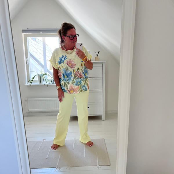 Blommig topp gul