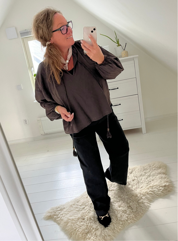 Blus med tofsar chokladbrun
