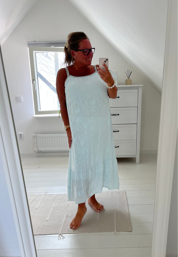 Romantisk klänning isblå