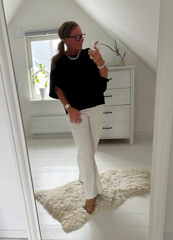 Stickad tröja holkärm svart