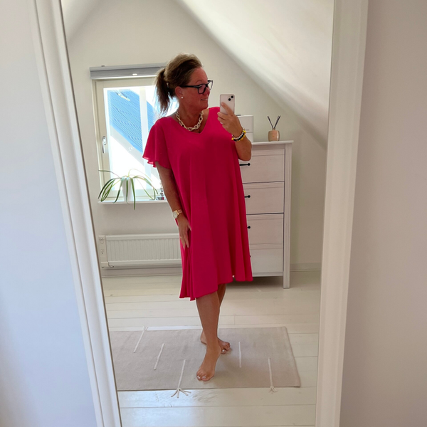 Klänning vid cerise