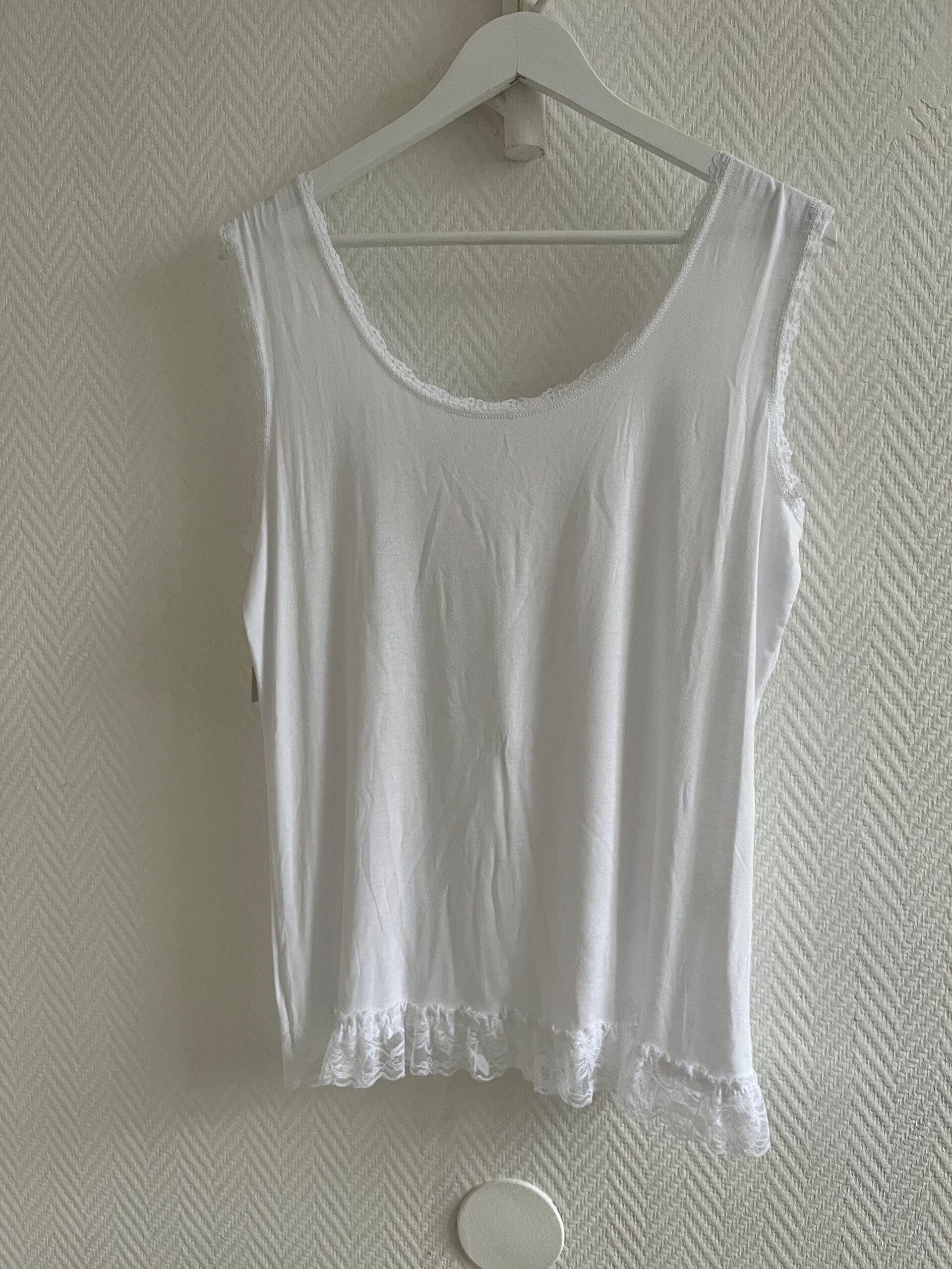 Viskos linne med spets