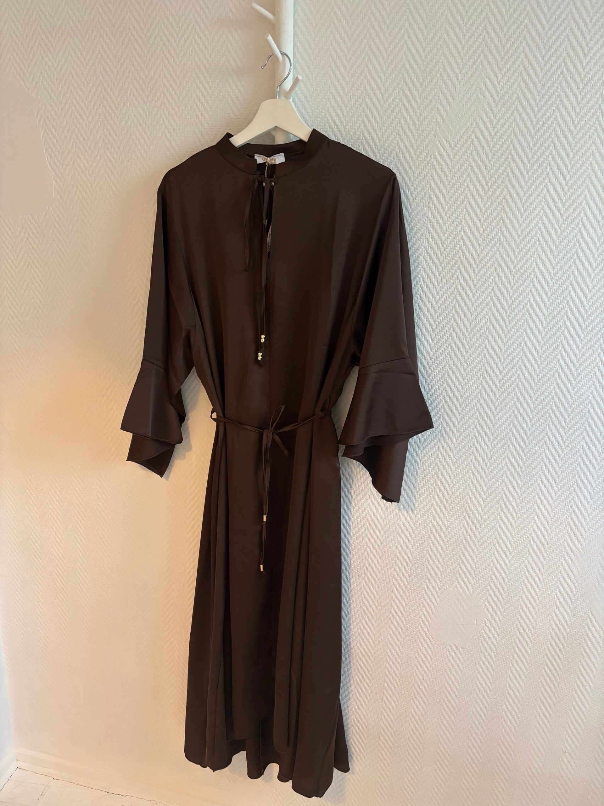 Silkesklänning Brun