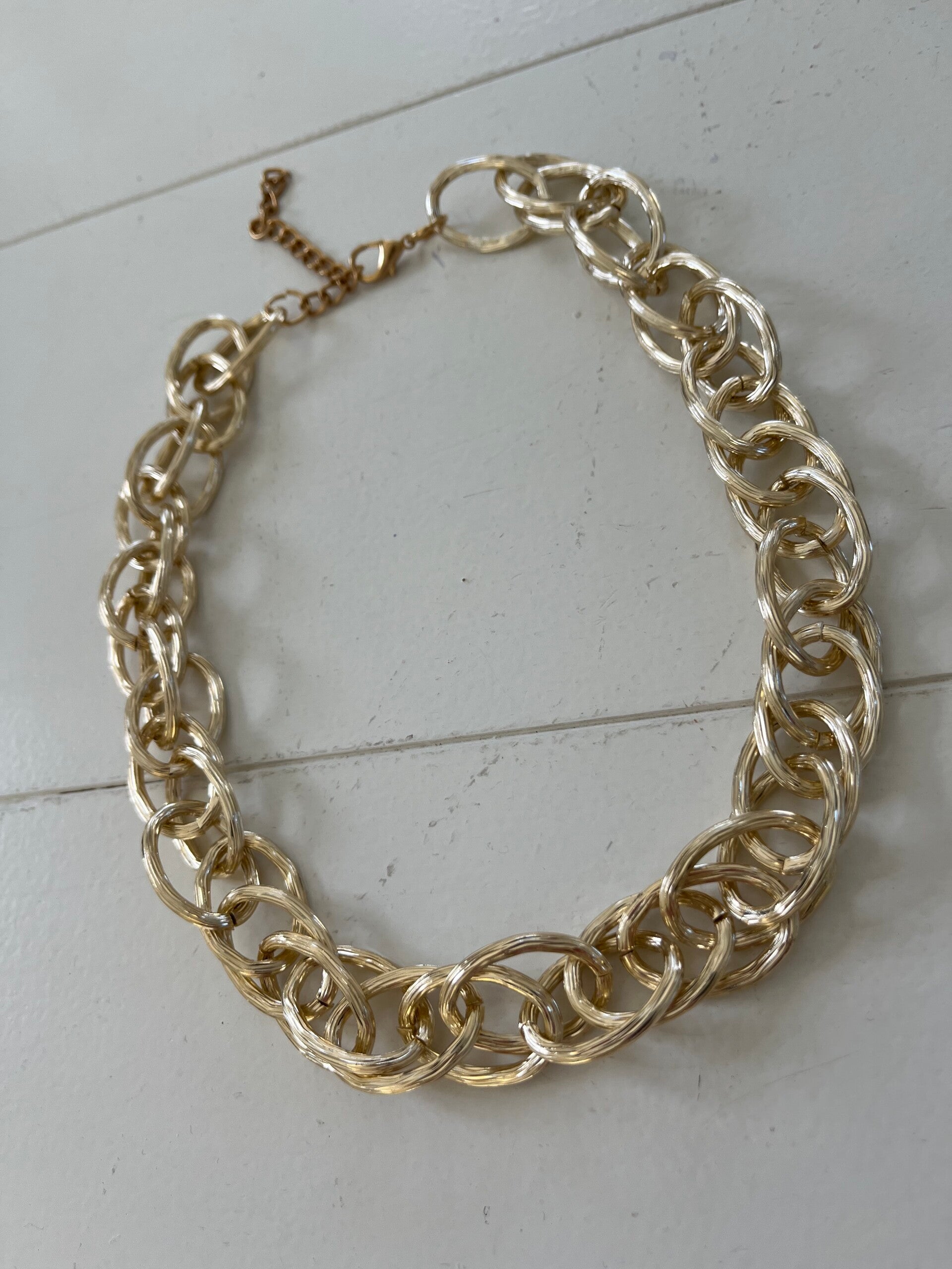 Halsband öglor guld