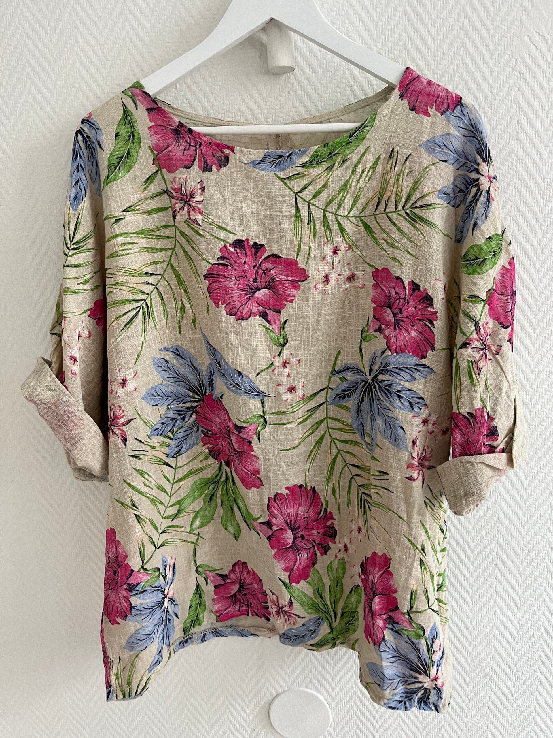 Underbar blommig bomullsblus