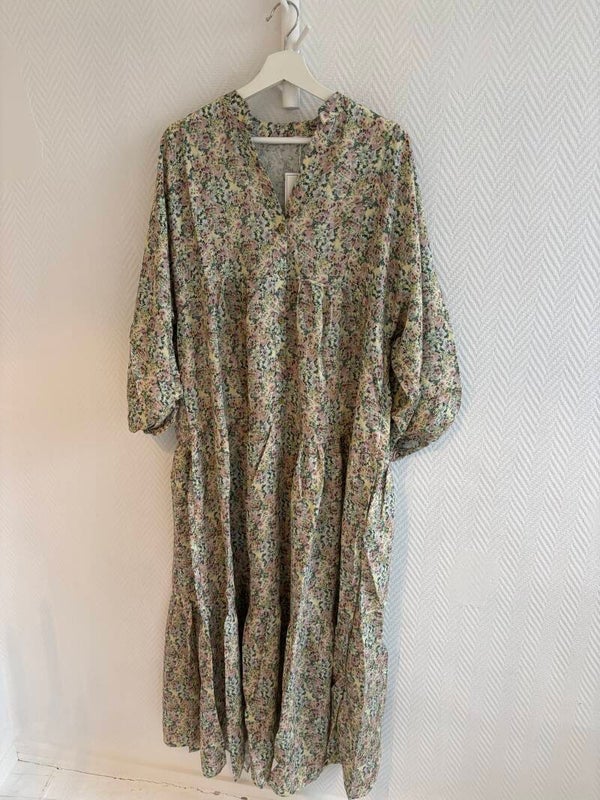 Blommig långklänning