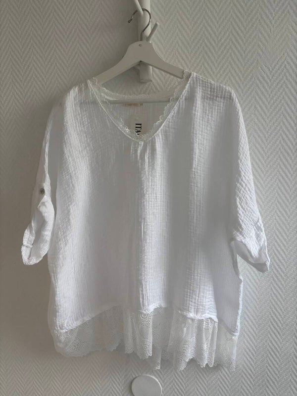 Vit blus med spets