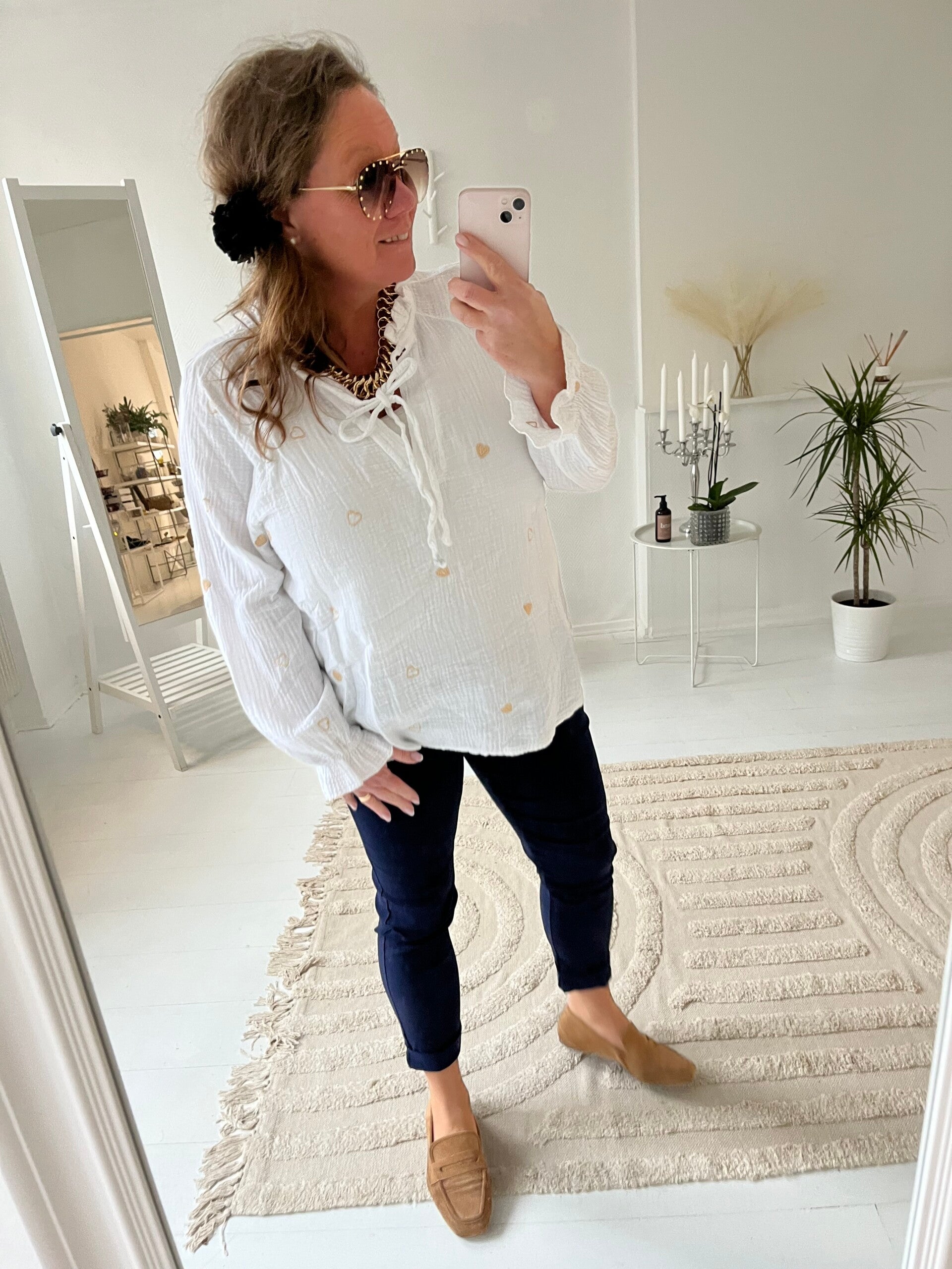 Vit bomullsskjorta med hjärta